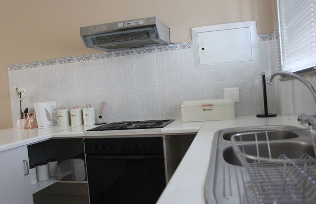 Chic & Serene 1-Bed Haven in Roodepoort - Photo 21