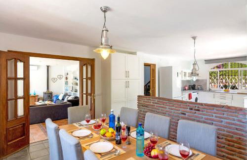 Villa Alegría - Option of Heated Pool - Sleeps 8 - Photo 5