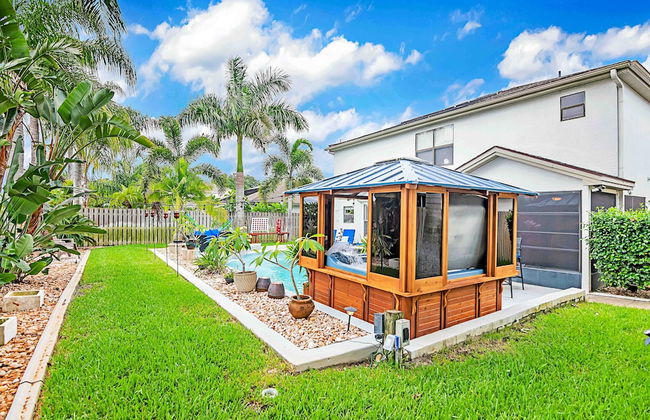 Urban Oasis W/hot Tub, Heated Pool And Private Movie Theater 2 Bedroom Home by RedAwning - Foto 72