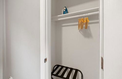 Elegant 5BR Home Sleeps 14 Minutes from DC - Russell - Foto 4