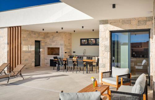 Villa Levita with Pool - Photo 6