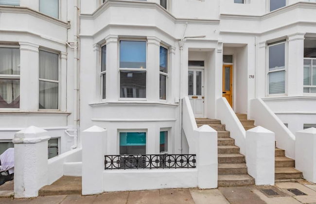 Hove Actually House - 4 Bedrooms - Garden - Photo 12