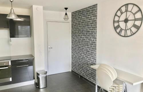 LeT2 Appartement Moderne avec Terrasse et Parking - Foto 10