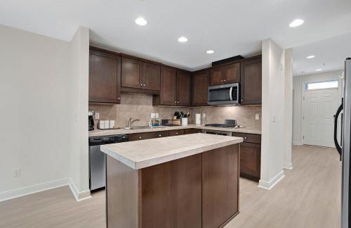 Hillsboro's Best at Your Doorstep with pool & gym - Foto 9