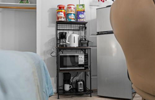 Entire Private Studio with King Bed, Bathroom, 1 Parking, Available Now - Foto 9