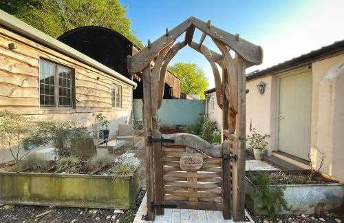 The Organic Cotswolds Cowshed - Photo 22