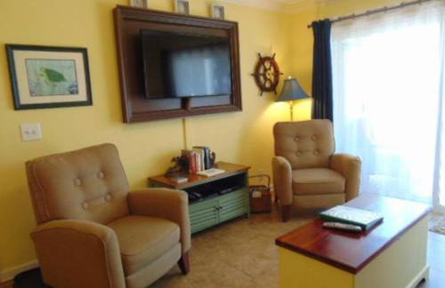 H13 Ocean Walk Resort 2bdrm 2 bath downstairs great beds Great view and always a great breeze - Foto 5