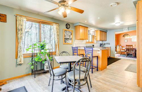 Furnished Deck with Forested Views Manawa Home! - Foto 2