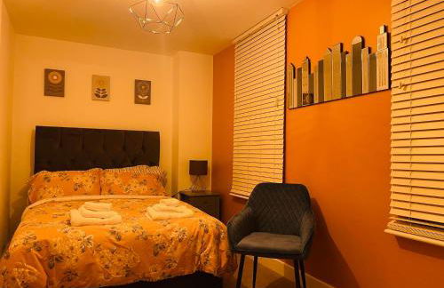 Cheerful 2-bed townhouse in Wakefield with parking - Foto 12