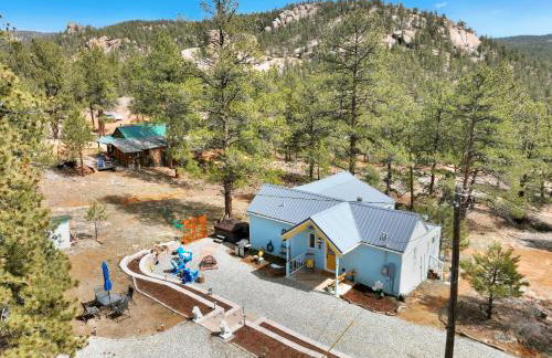 Timeless Pineview Cottage Hot Tub & Pet Friendly - Photo 37