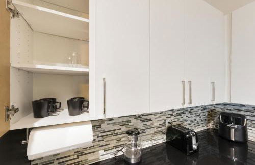 Tasteful 2BR I Pool I Gym I Parking I Workspace - Foto 16