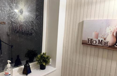 Lovely Two Double Bedroom Maisonette in Surrey - Photo 17