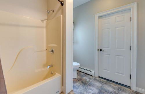 Secluded Family Getaway Near Stowe Deck and Hot Tub - Foto 16