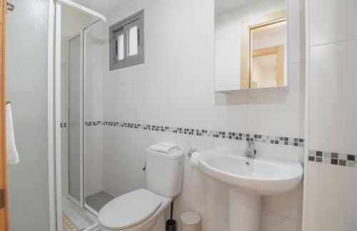 C13 Seaside Málaga with pool and parking - Photo 17