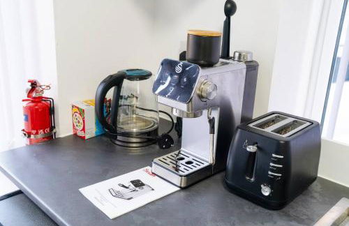 Modern 4-Bed Retreat in Prestwich, Perfect for Weekend Getaways - Foto 32