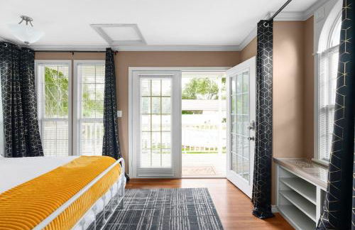 Serene Family Retreat King Beds Pool Hot Tub and Games - Photo 43