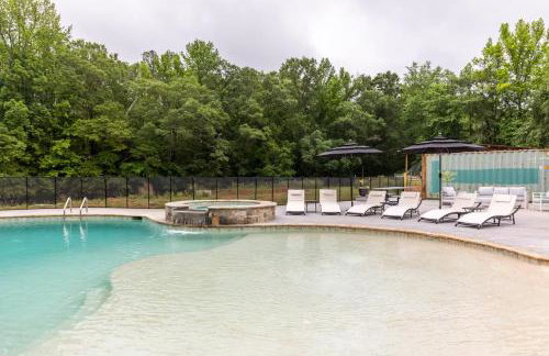 Cozy Country Poolside Getaway, 2BR, Near ATL - Foto 9