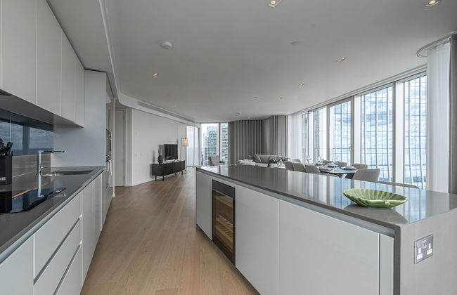 Deluxe Riverside Apartment With City Views - Foto 30