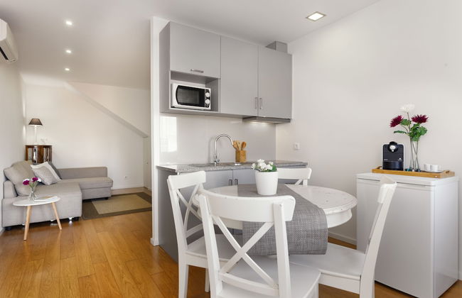 Bright 3BR Flat w/ AC in City Center by LovelyStay - Photo 49