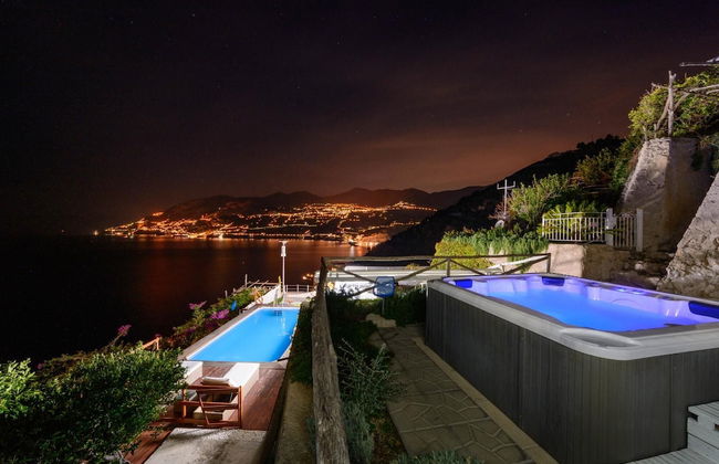 Luxury Villa Vittoria- Villa With Garden Swimming Pool and Jacuzzi Overlooking the sea - Foto 4