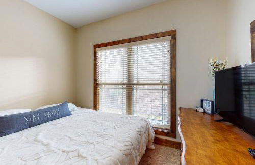 Spacious Lakeview Townhouse Sleeps 8 Deck Grill - Foto 27