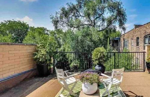 Lakefront Rooftop Parking - Foto 3