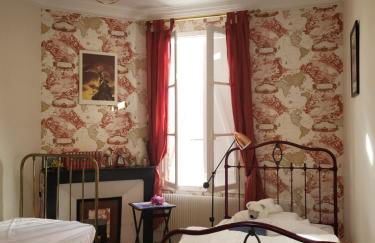 THE GREEN WOODPECKER - Foto 2