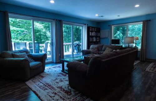 Spacious Catskills Home with Covered Hot Tub - Foto 5