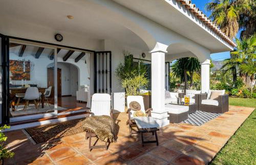 Urb Villa with pool by Costarentals- Ref 139 - Photo 8