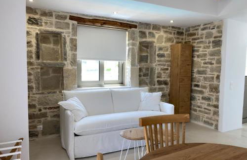 LAINI LUXURY SUITES - Photo 48