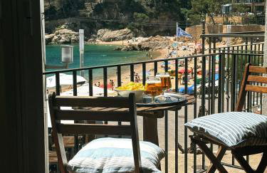 Tamariu Beach 1- Beachfront Home with wifi views - Foto 1