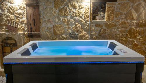 Pamelas House with Jacuzzi - Photo 2