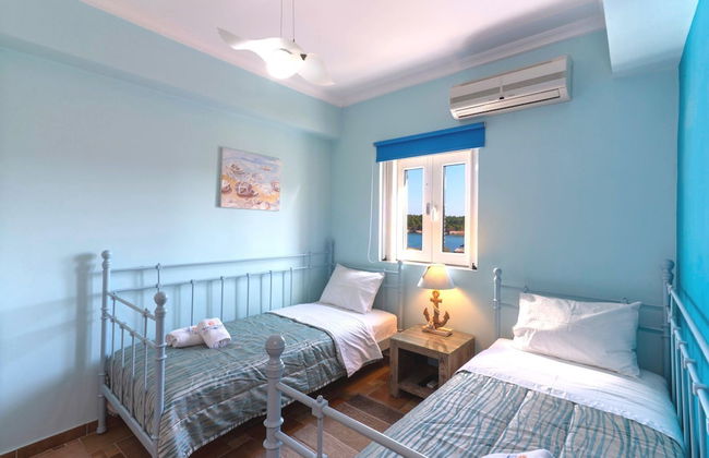 Nautilus Luxury Suites - Photo 4