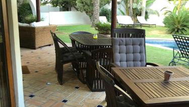 Villa with Heated Pool and Jacuzzi close to Puerto Banus and Beach - Photo 2, Garden view