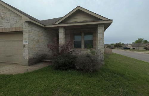 Spacious home with WiFi/AC - Photo 1