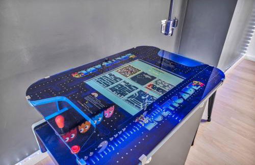 NEW! Modern Retreat Near CLE-Game Room-Renovated - Foto 5