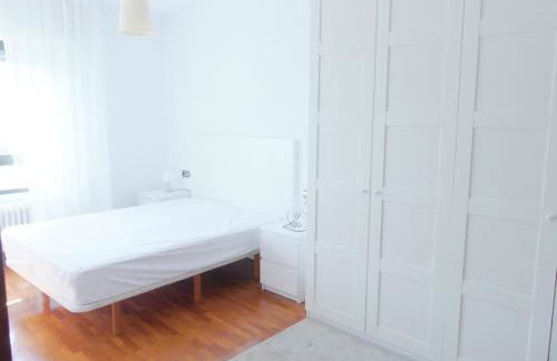 Apartamento luminoso, funcional y amplio en zona hospitalaria - Photo 7