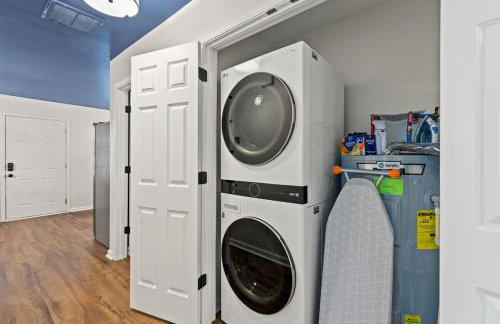 The Luxe Hot Tub Playground 12 Min to Horse Park - Foto 7