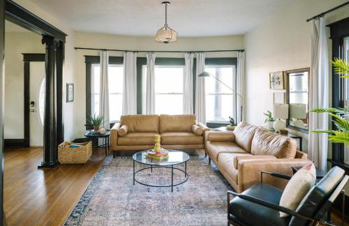 The Manor At East Village - Photo 2