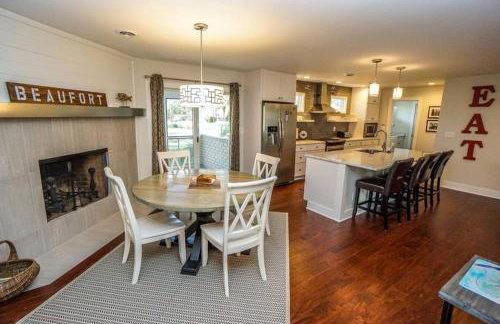 Beautiful, Modern Getaway in Historic Downtown Beaufort - Foto 9