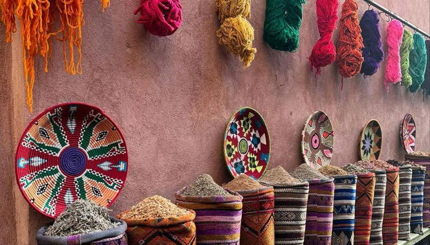Artesanía marroquí y especias típicas en los zocos