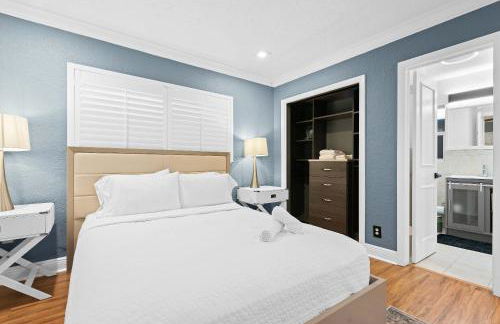 Luxe 4BR Waterfront w Htd Pool 5min to Beach - Foto 73