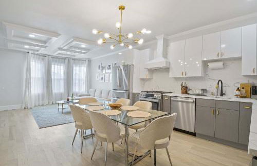 Elegant 2BR-2BA Spacious Escape with Rooftop Near NYC - Foto 10