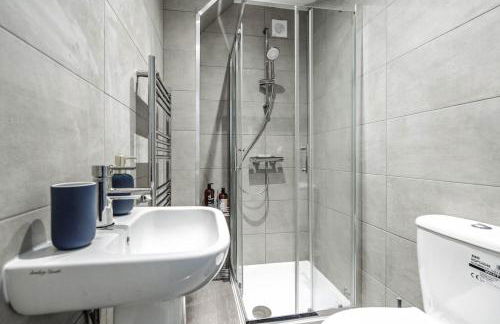 Entire 4 Bedroom house in Bootle Liverpool-Ideal for contractors, family and group-Free Parking & Free internet-Sleeps 7 - Foto 50