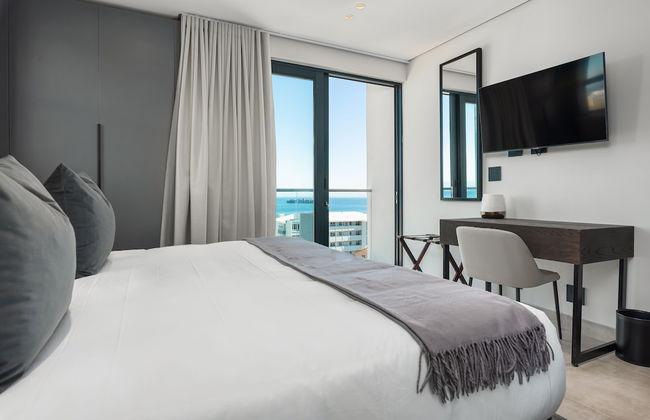 One Calais Luxury Apartments - Photo 33