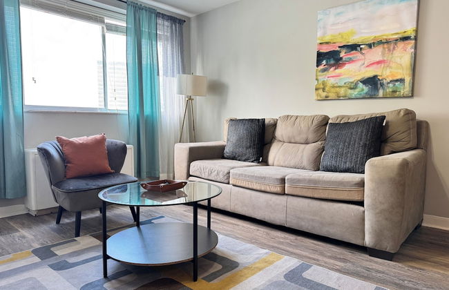 ATL Downtown 2B Condo with Free Parking - Foto 1