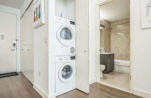 FiDi 1 BR w Work Setup by Anyplace - 11687 - Foto 27