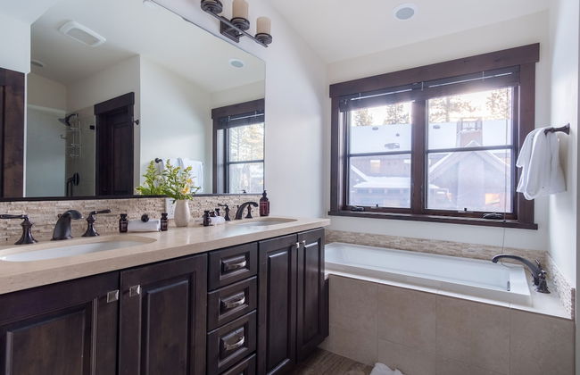 Maple by Avantstay Modern Mountain Home w Cozy Fire Pit 15 Mins frm Northstar - Photo 20