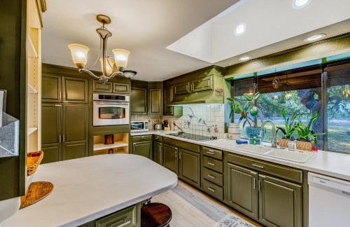 Hill country gem with private pool, deck, firepit, Ping-Pong, foosball, & WiFi - Photo 17