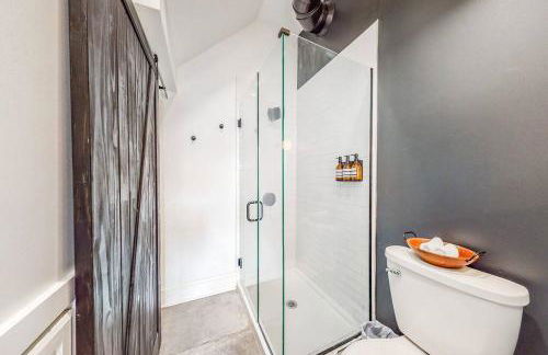 Luxury 8 Bed/4 Ba NuLu Home Private yard/parking - Foto 27